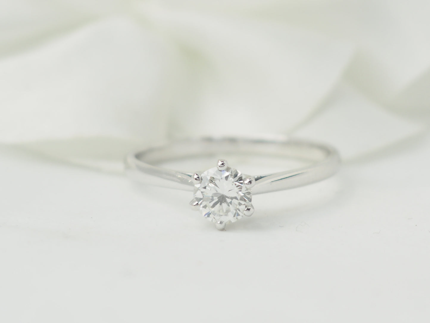 Solitaire en or blanc et diamants 0,50 ct