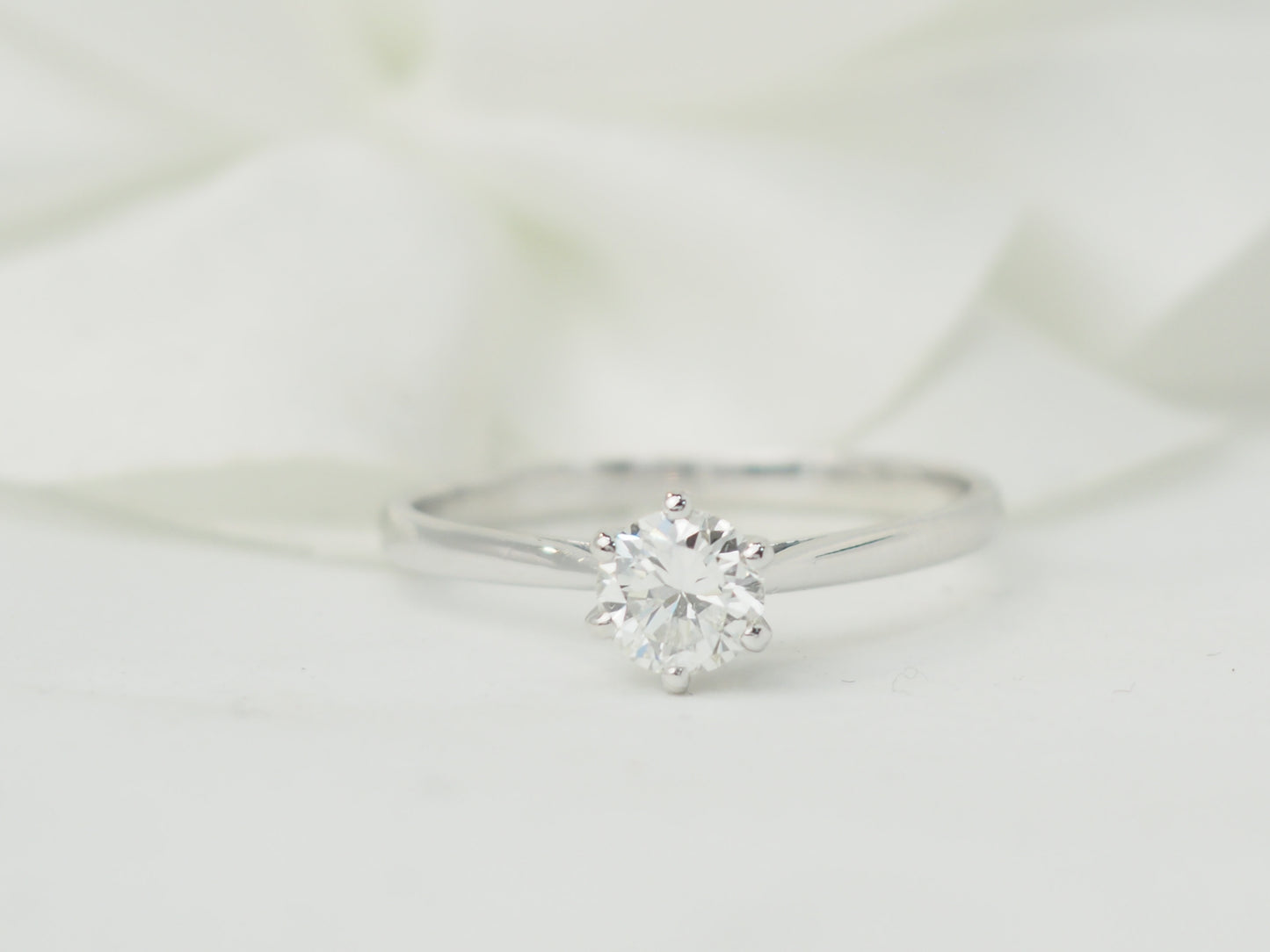 Solitaire en or blanc et diamants 0,50 ct