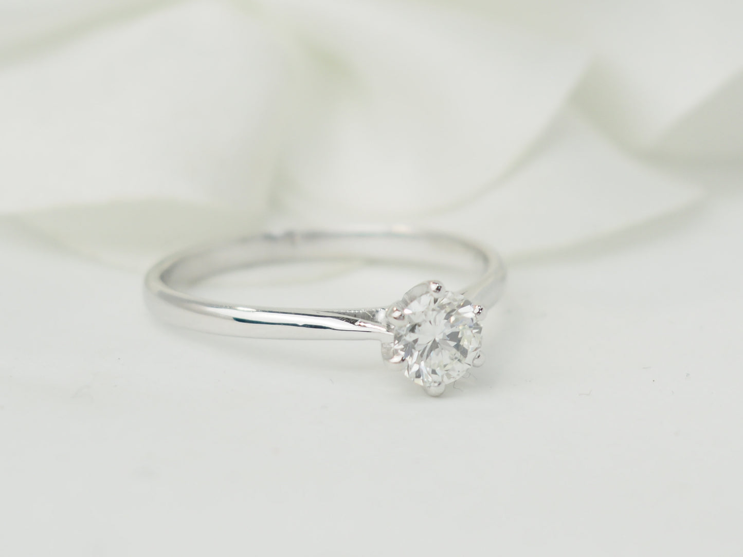 Solitaire en or blanc et diamants 0,50 ct
