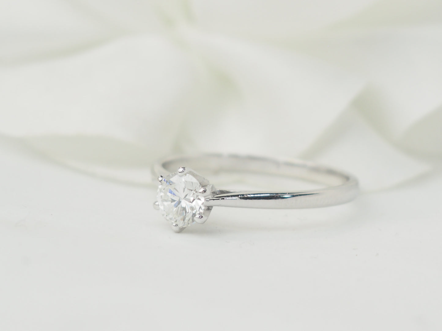 Solitaire en or blanc et diamants 0,50 ct