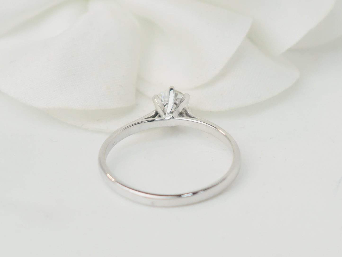 Solitaire en or blanc et diamants 0,50 ct