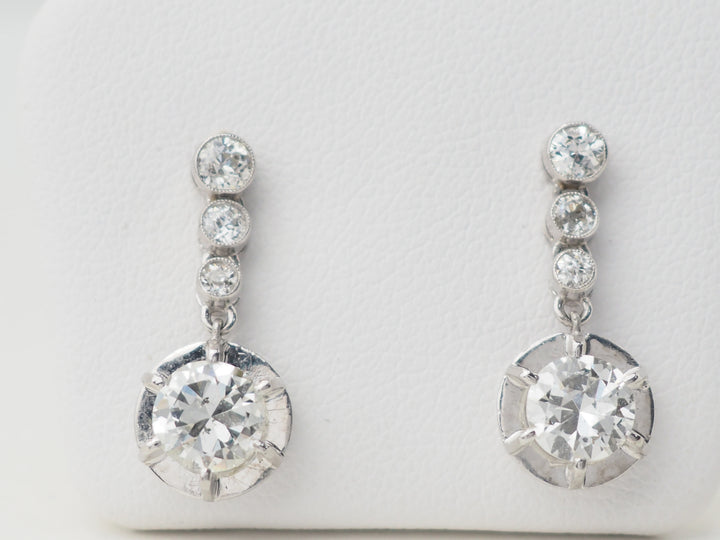 Paire de dormeuses anciennes en or blanc et diamants