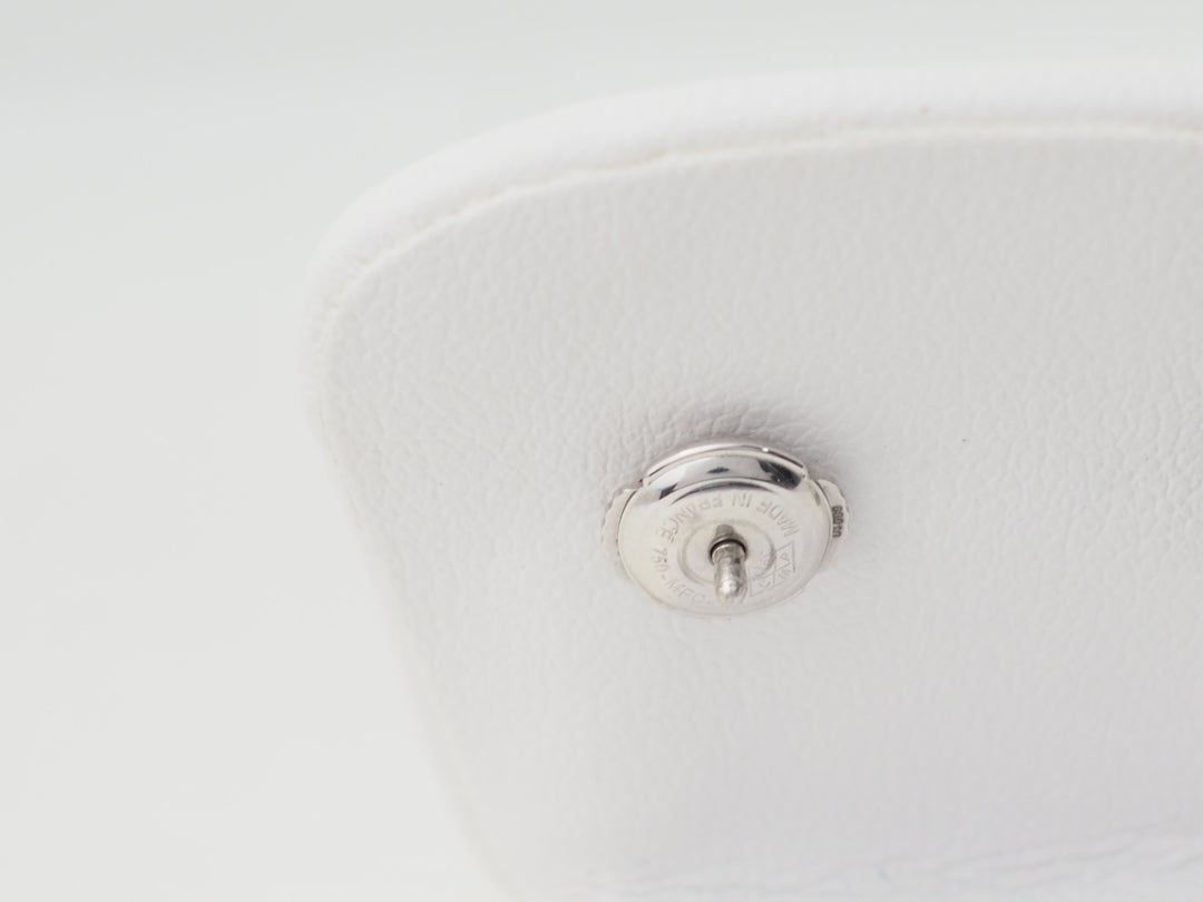 Paire de dormeuses anciennes en or blanc et diamants