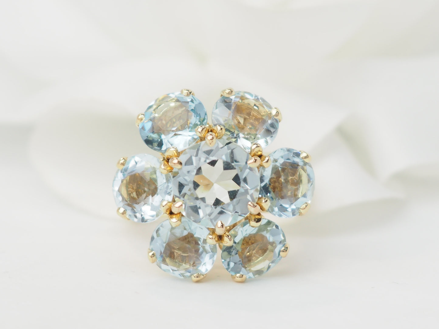 Bague fleur en or jaune et aigues marines