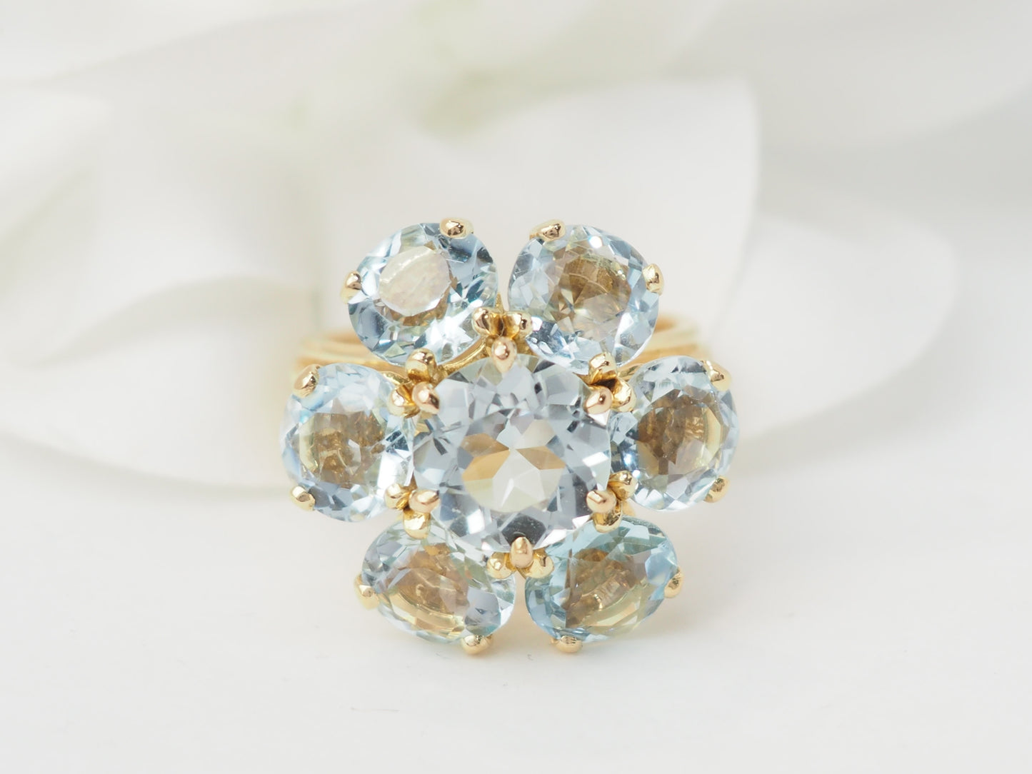 Bague fleur en or jaune et aigues marines