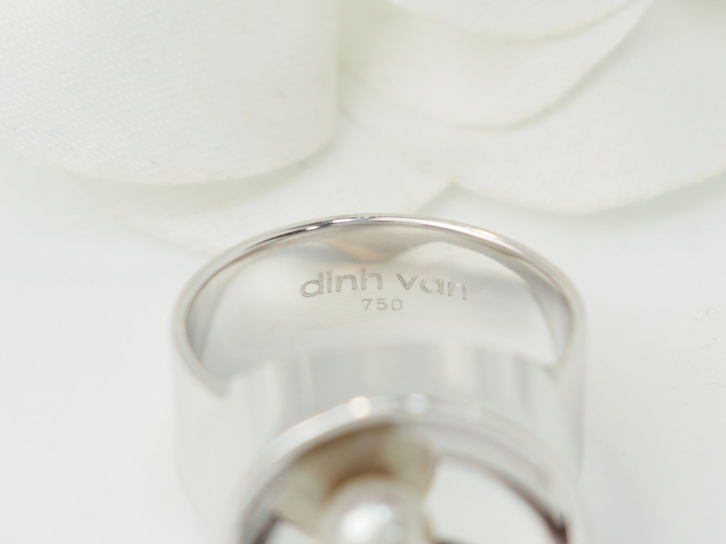 Bague Dinh Van vintage  en or blanc et perle de culture