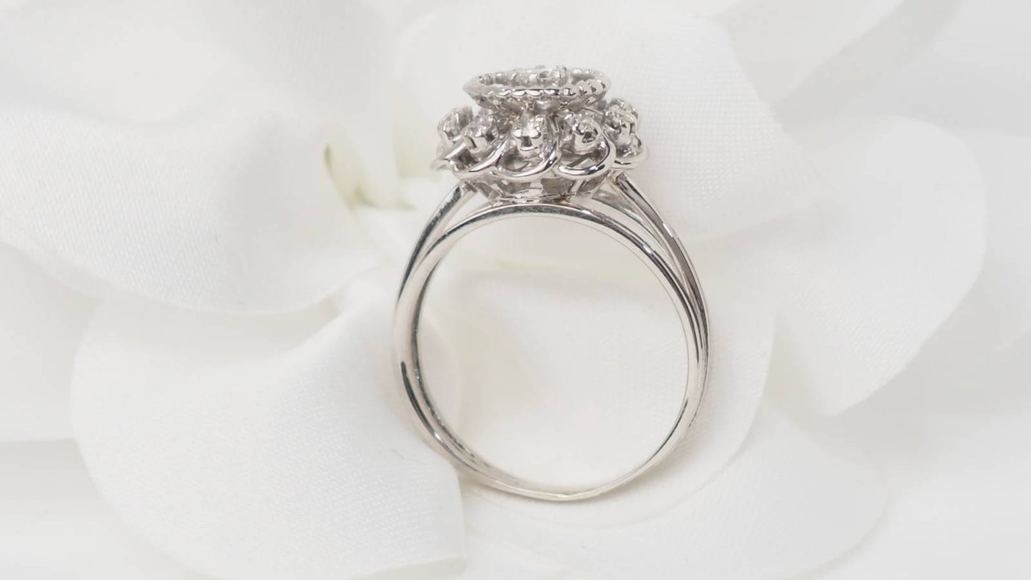 Bague marguerite en or blanc et diamants