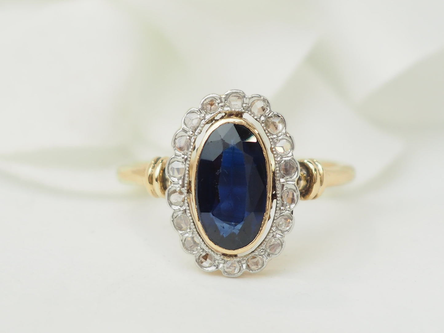 Bague pompadour en or jaune et diamants