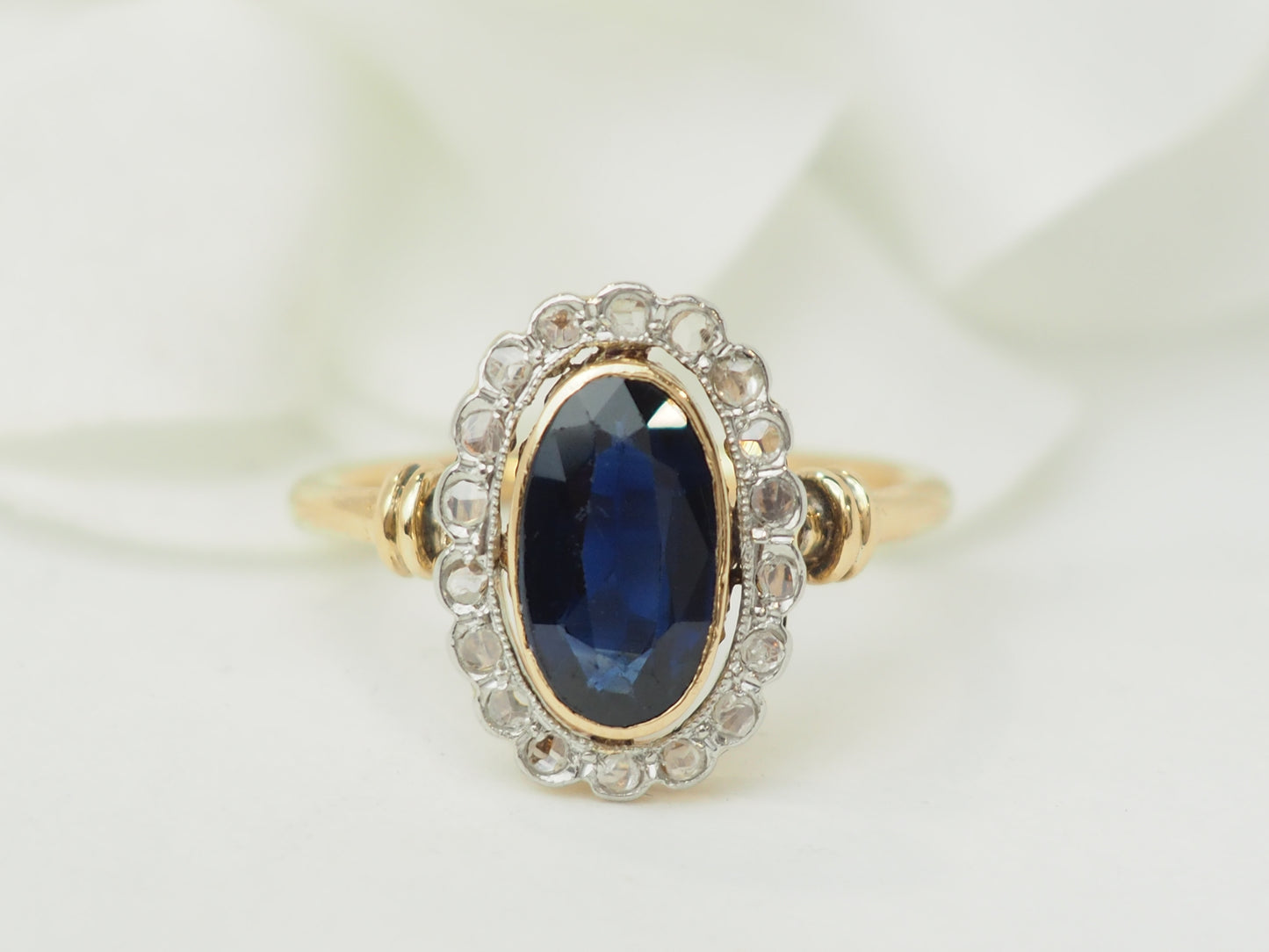 Bague pompadour en or jaune et diamants