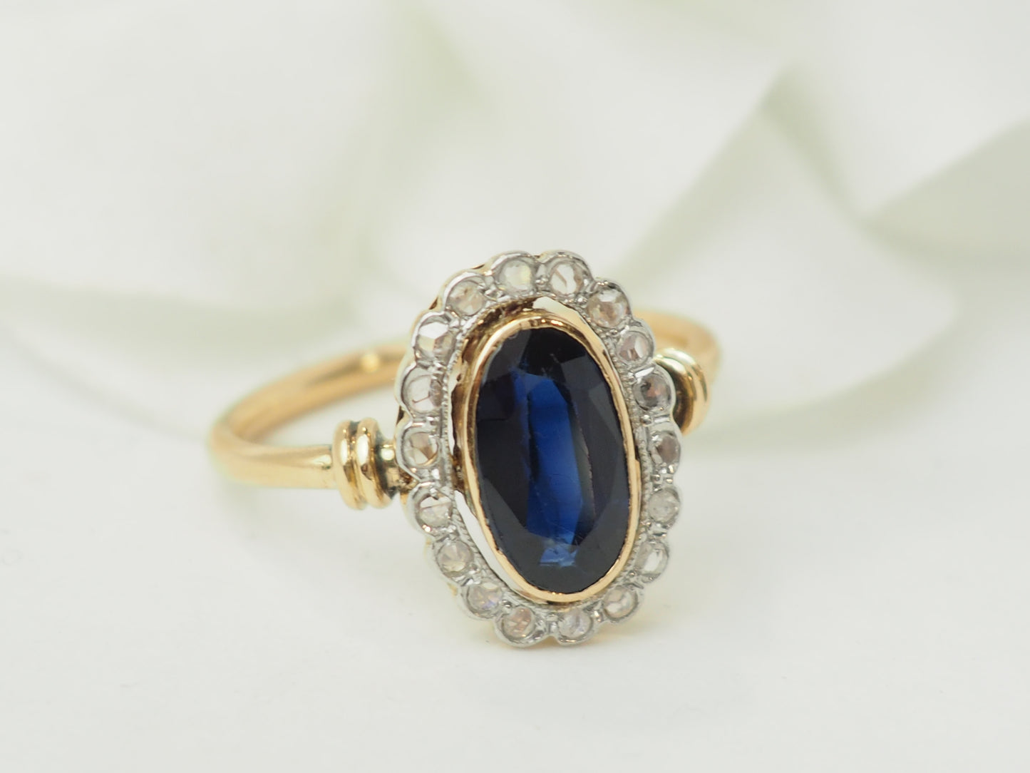 Bague pompadour en or jaune et diamants