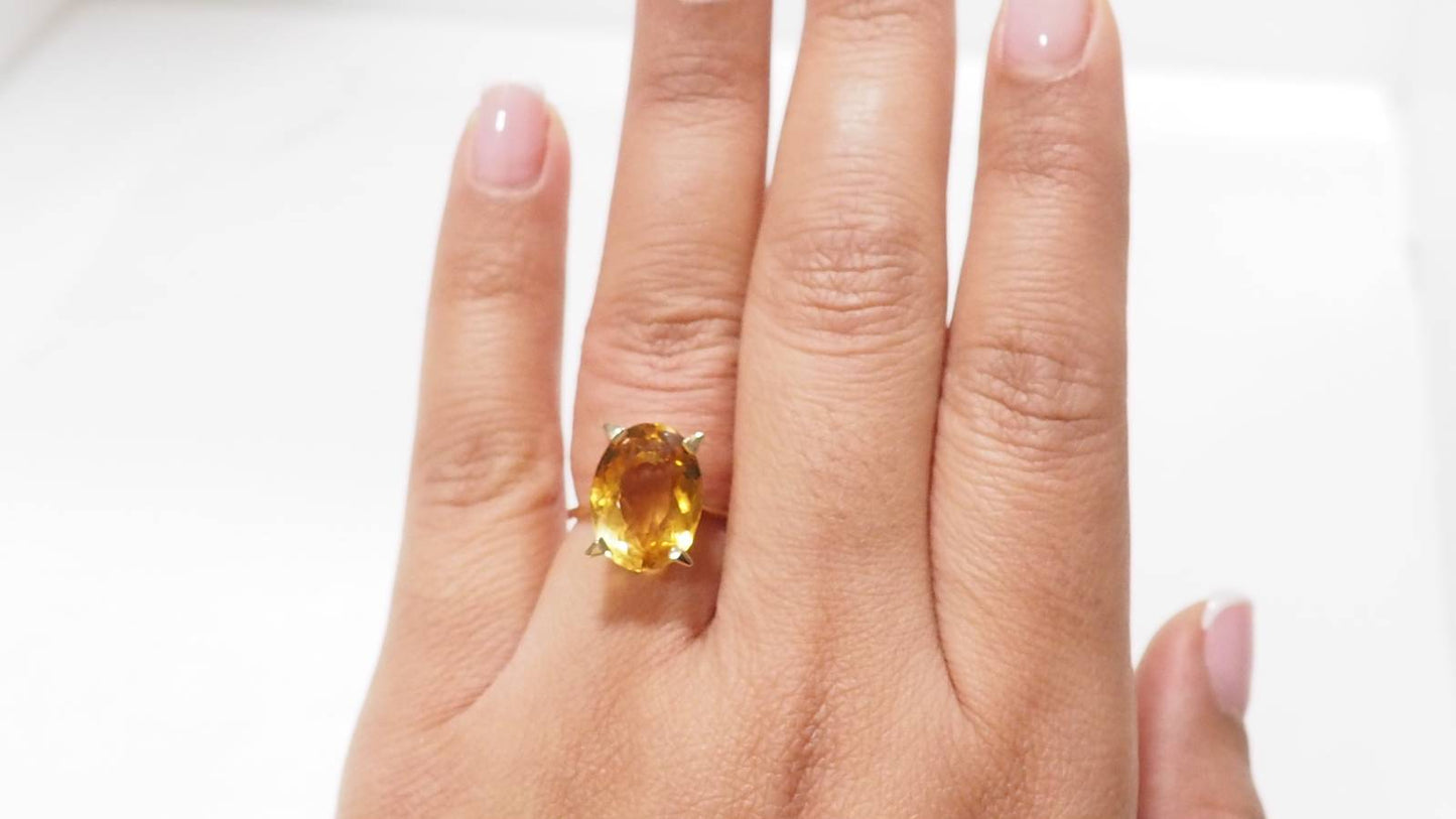 Bague en or jaune et citrine