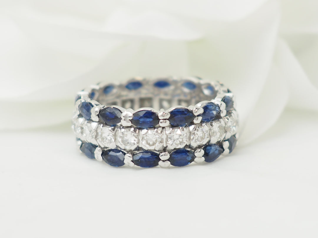 Bague alliance en or blanc, saphirs et diamants