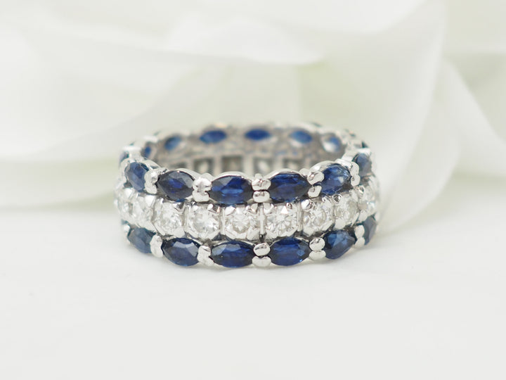 Bague alliance en or blanc, saphirs et diamants