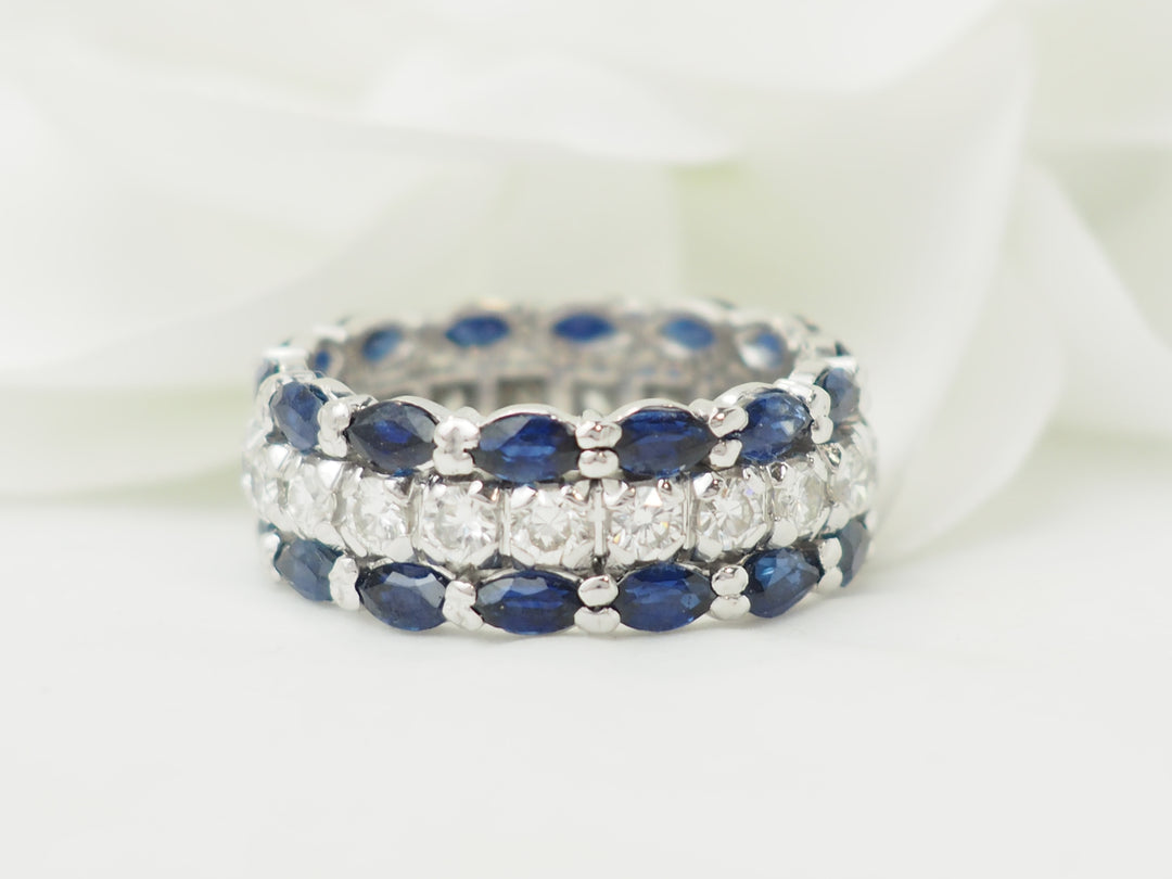 Bague alliance en or blanc, saphirs et diamants