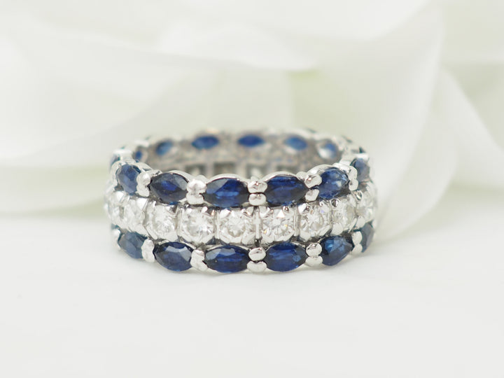 Bague alliance en or blanc, saphirs et diamants