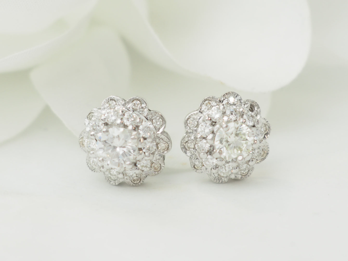 Boucles d'oreilles en or blanc et diamants d'occasion