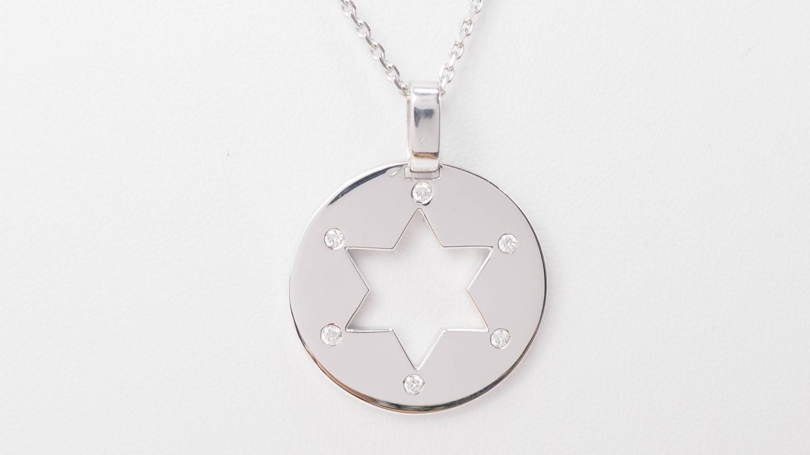 Etoile de David en or blanc et diamants
