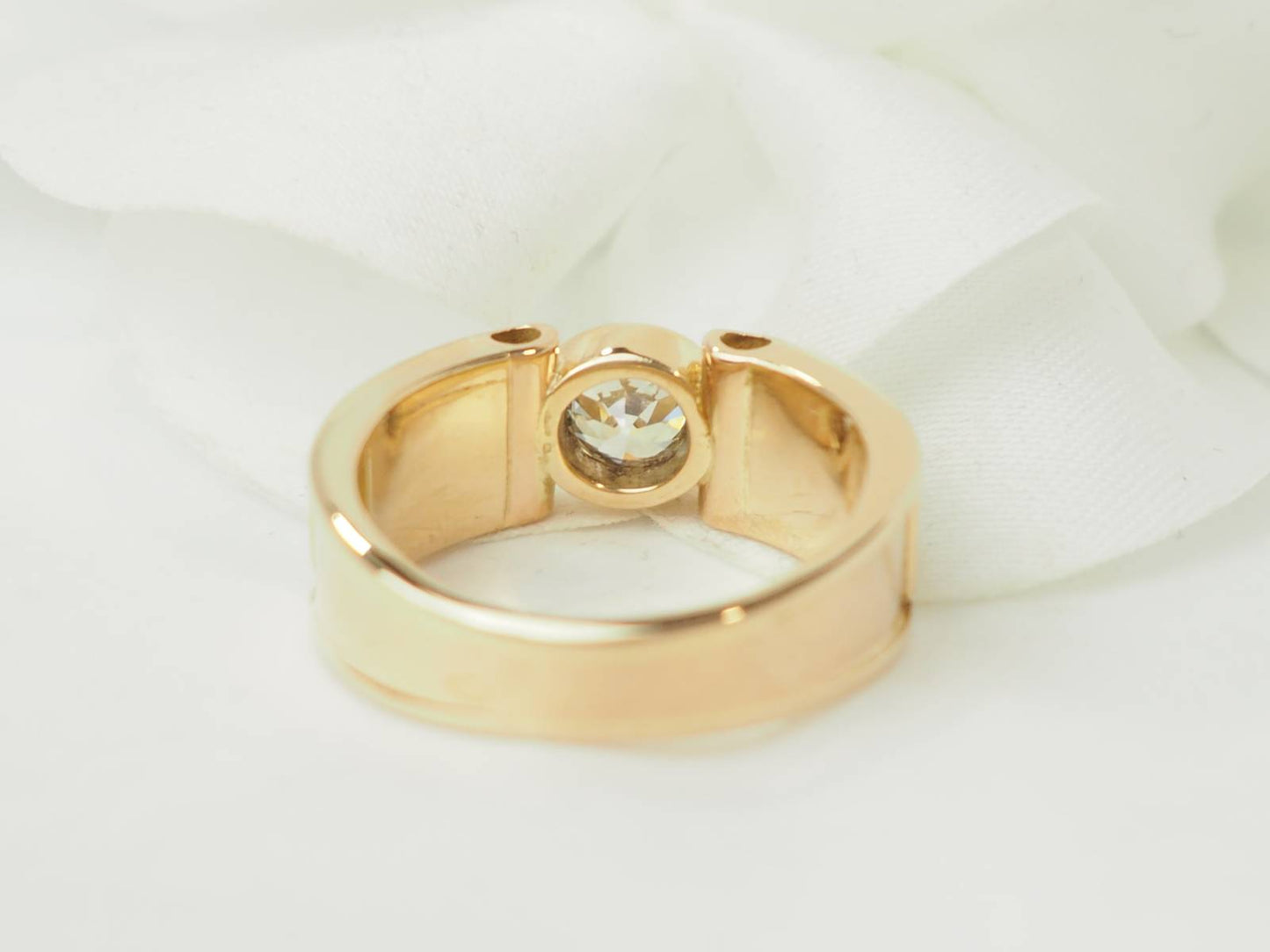 Bague ruban en or jaune et diamants