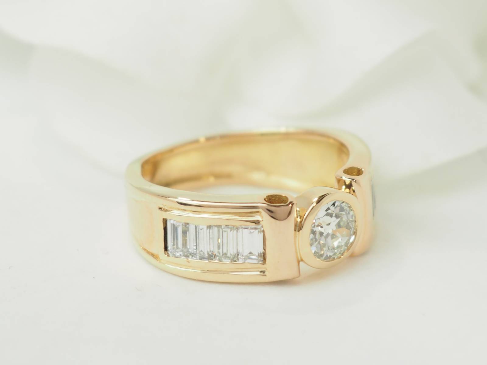 Bague solitaire en or jaune et diamants