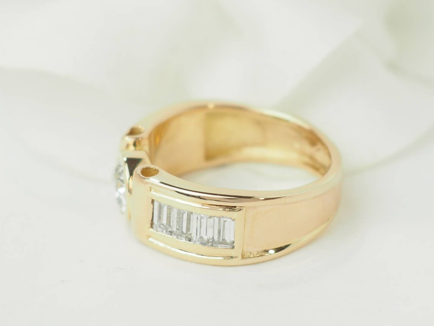 Bague en or jaune sertie de diamants 