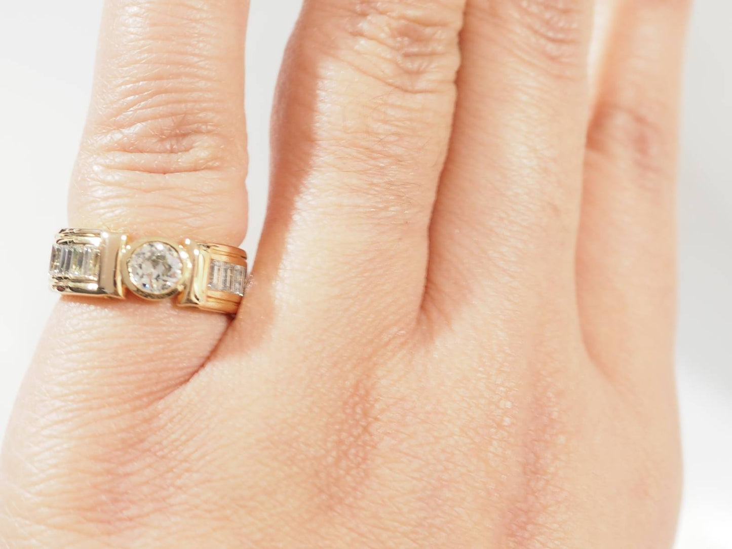 Bague ruban en or jaune et diamants