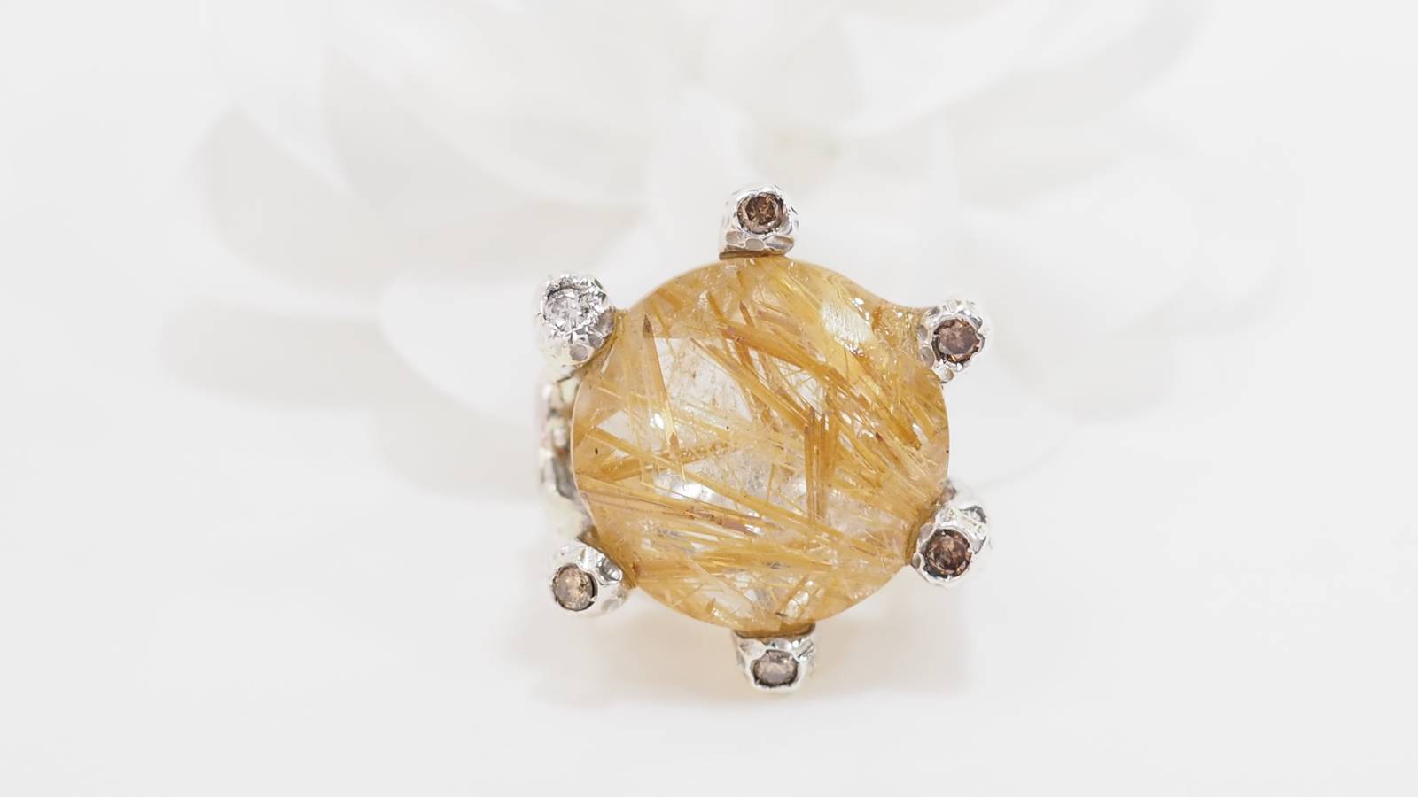 Bague en argent, en quartz rutile et diamant cognac