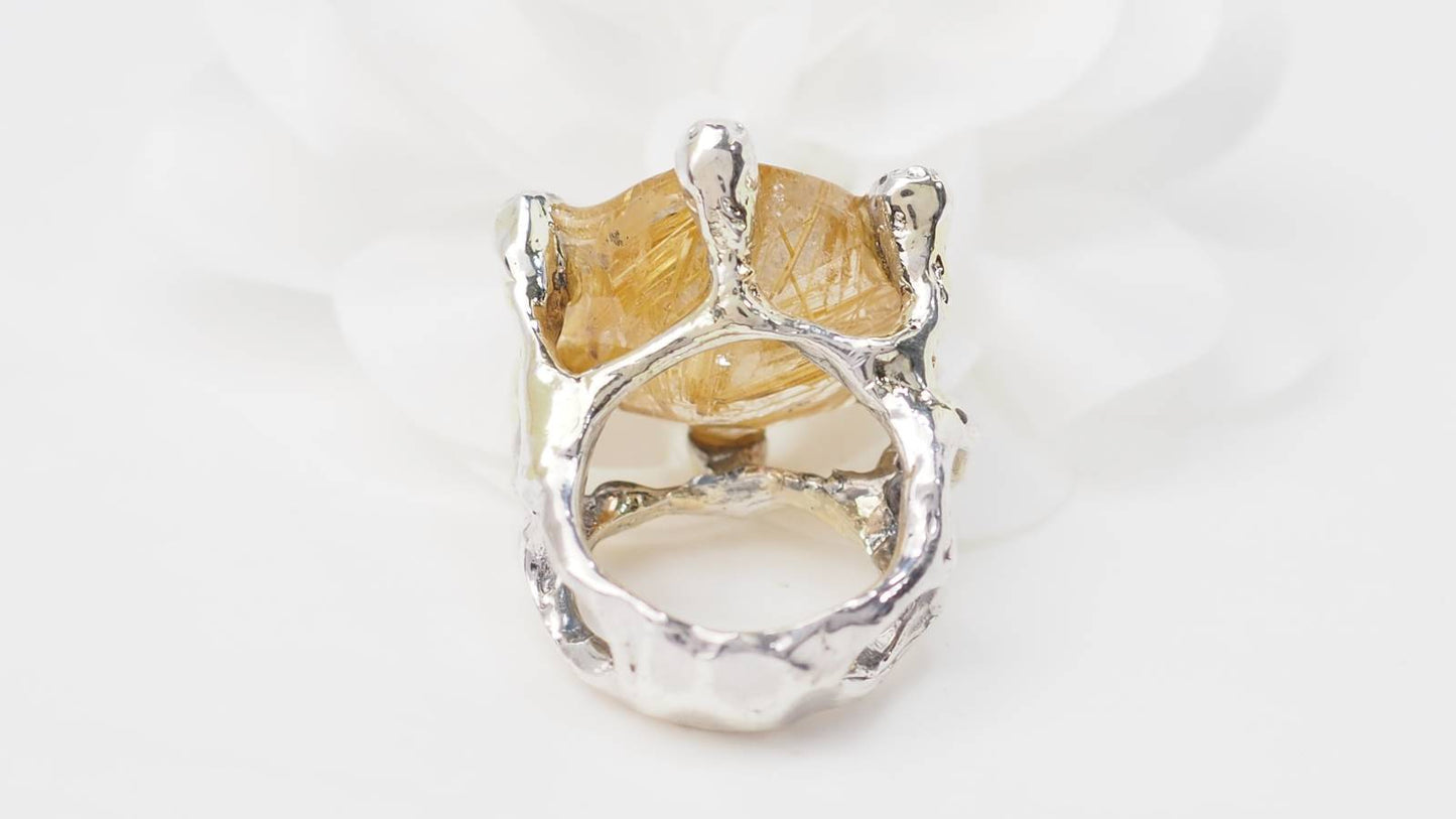 Bague importante en argent, quartz rutile et diamant cognac