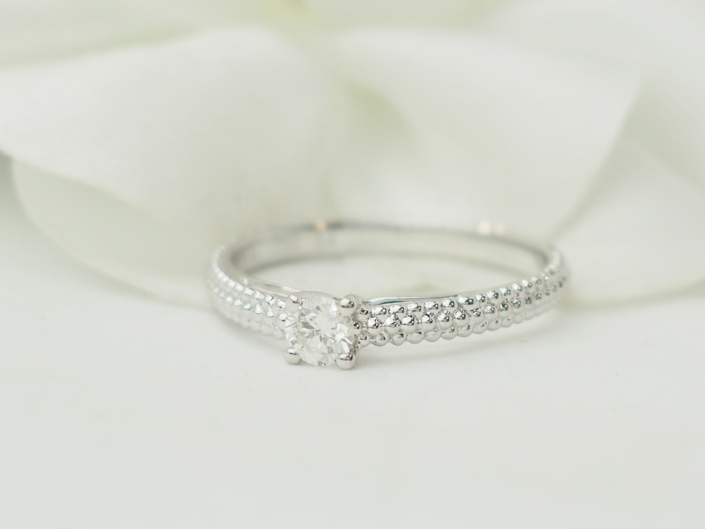 Bague solitaire Mauboussin "Fan du premier jour" en or blanc et diamant