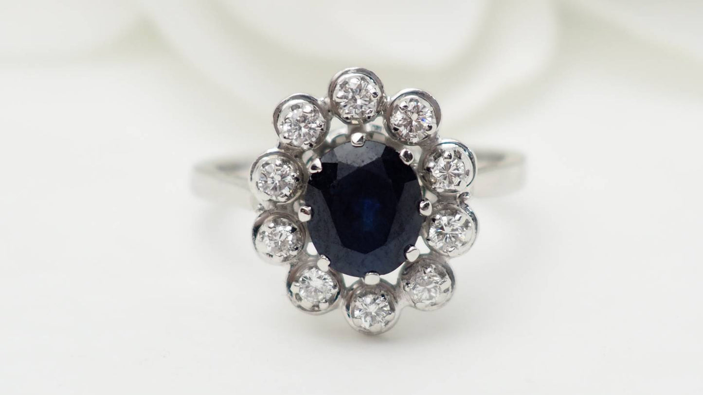 Bague marguerite en or blanc, saphir et diamants