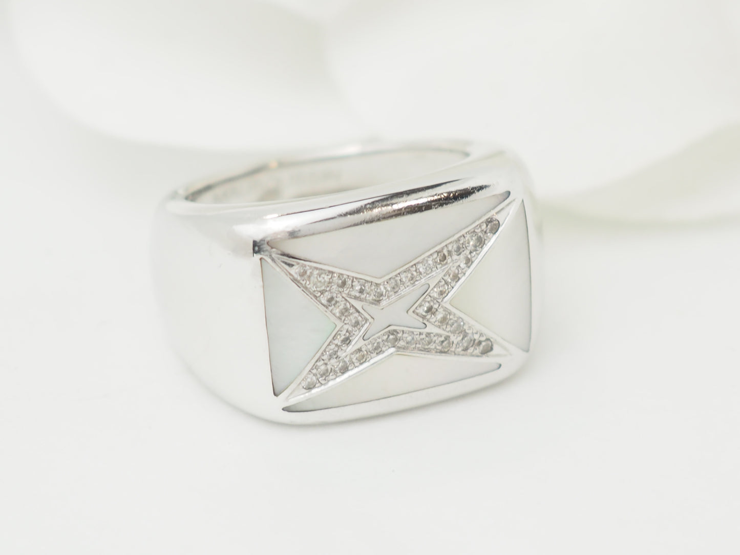 Bague Mauboussin "Grande vie" en or blanc, Nacre et diamants