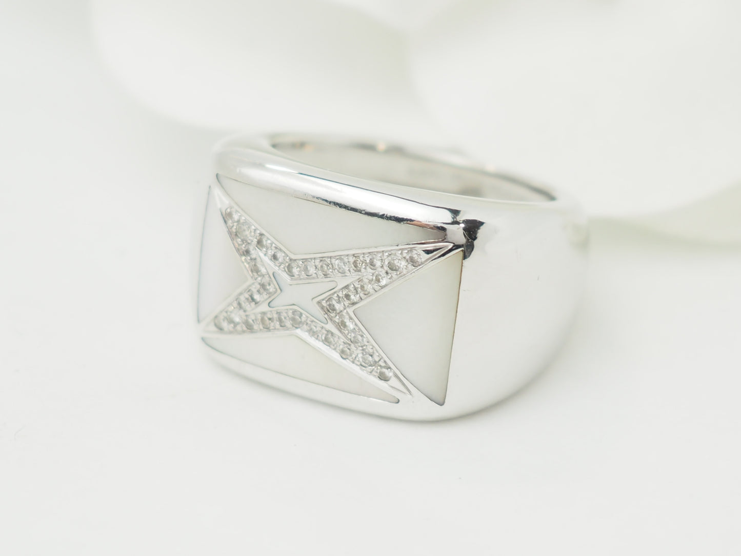 Bague Mauboussin "Grande vie" en or blanc, Nacre et diamants