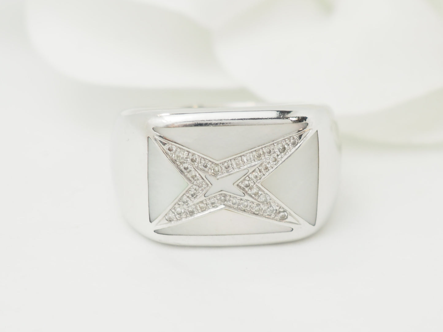 Bague Mauboussin "Grande vie" en or blanc, Nacre et diamants