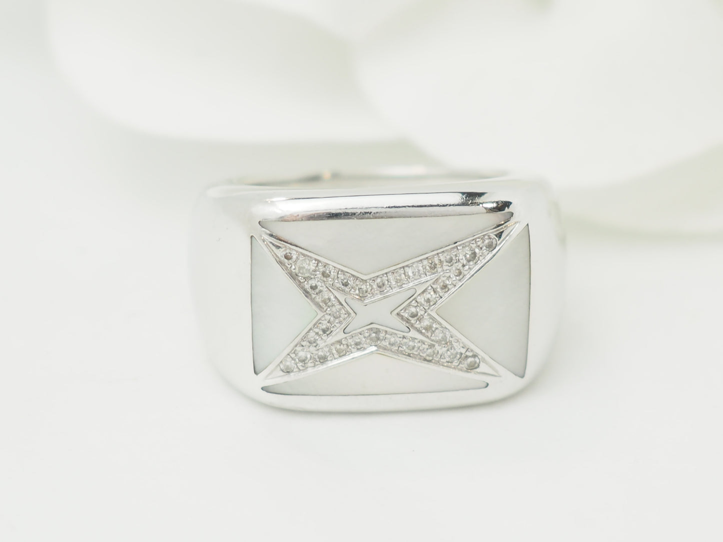 Bague Mauboussin "Grande vie" en or blanc, Nacre et diamants