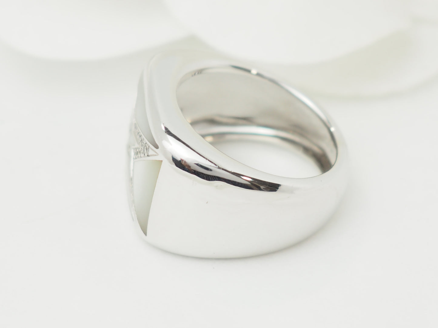 Bague Mauboussin "Grande vie" en or blanc, Nacre et diamants