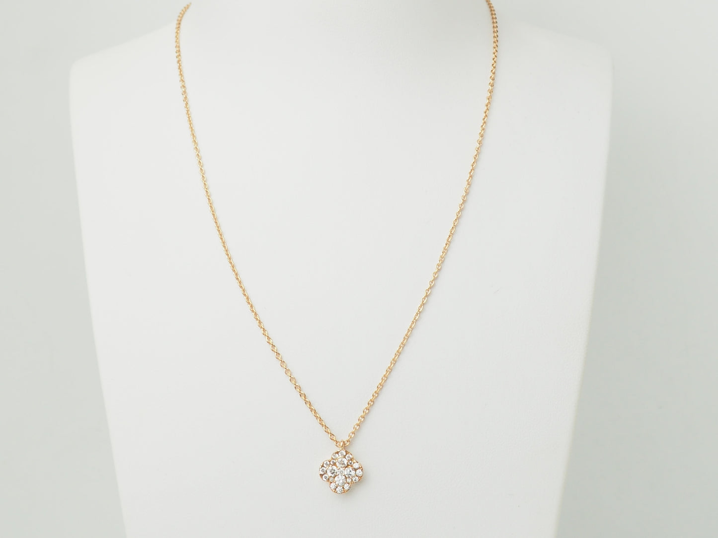 Collier en or jaune et diamants