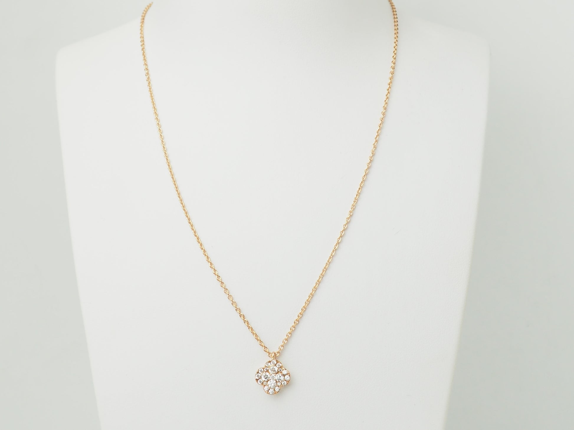 Collier en or jaune et diamants