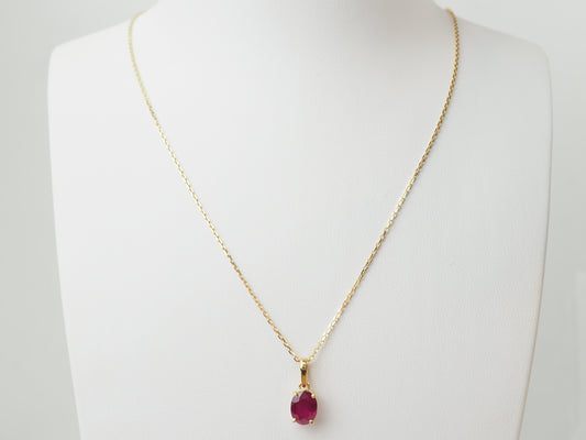 collier pendentif en or jaune et rubis de 2,36cts