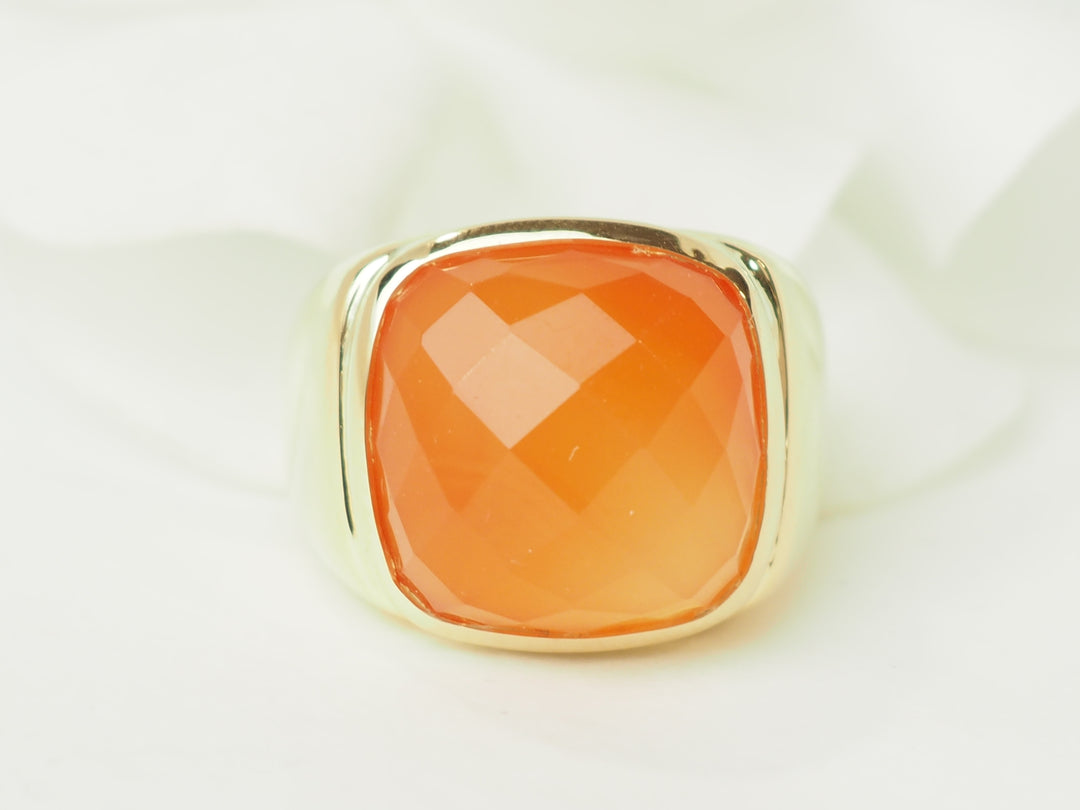 Bague chevalière en or jaune et Cornaline