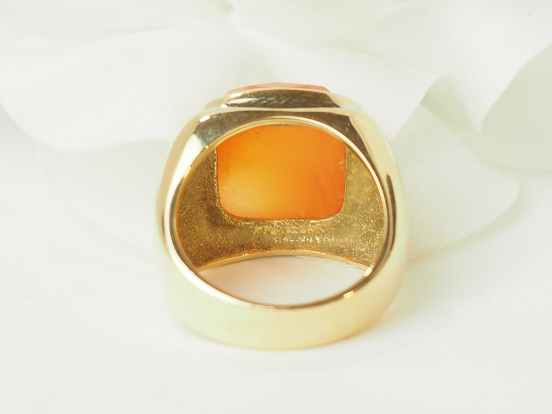 Bague chevalière en or jaune et Cornaline
