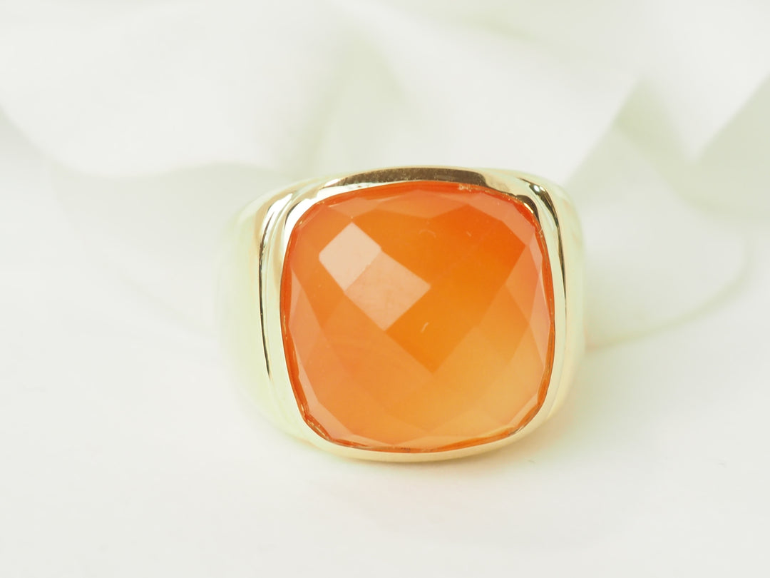 Bague chevalière en or jaune et Cornaline