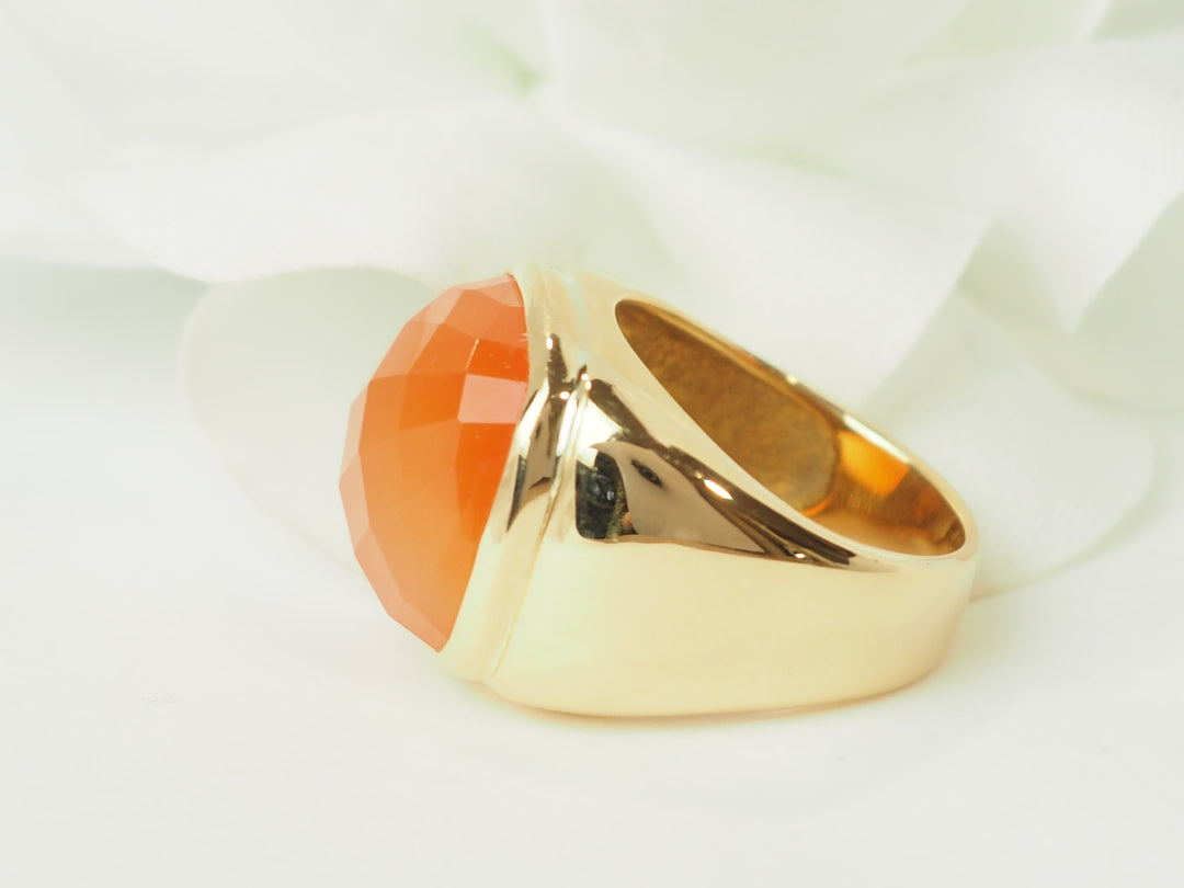 Bague chevalière en or jaune et Cornaline