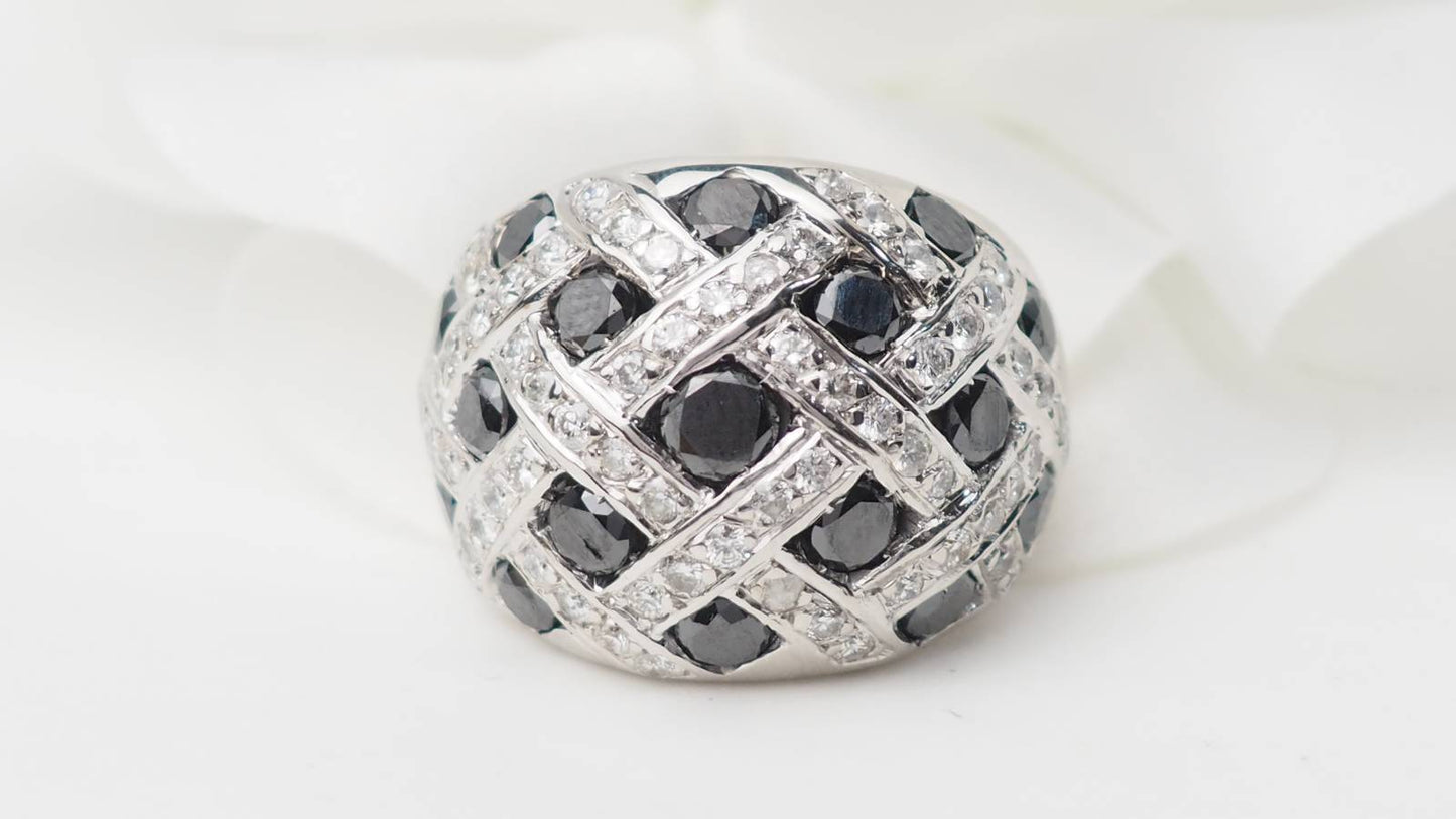 Bague jonc en or blanc et diamants Noirs et blancs