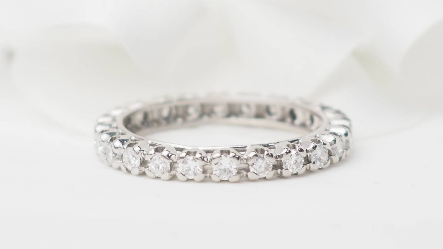 Alliance américaine en or blanc et diamants