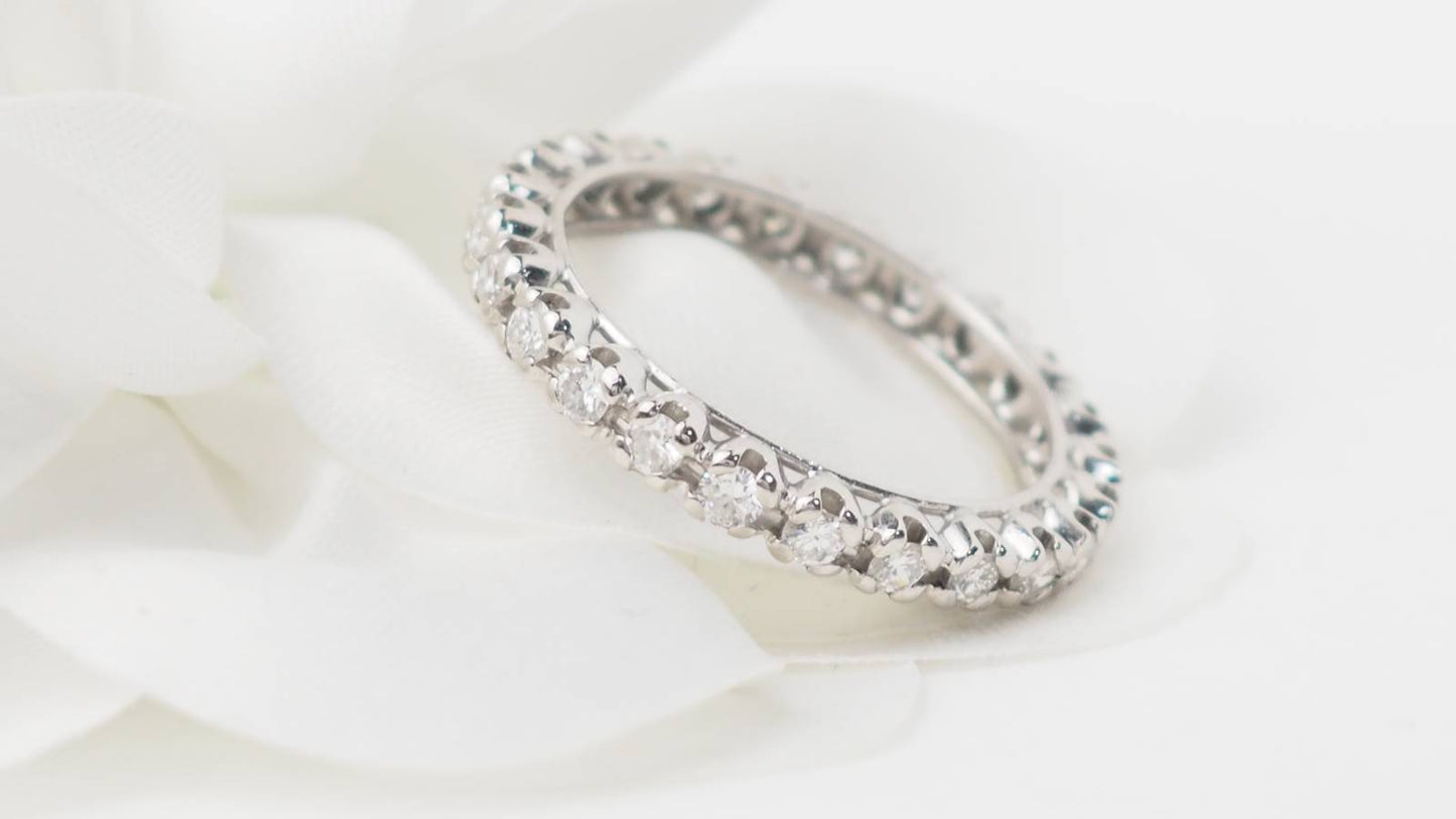 Alliance américaine d'occasion en or blanc et diamants