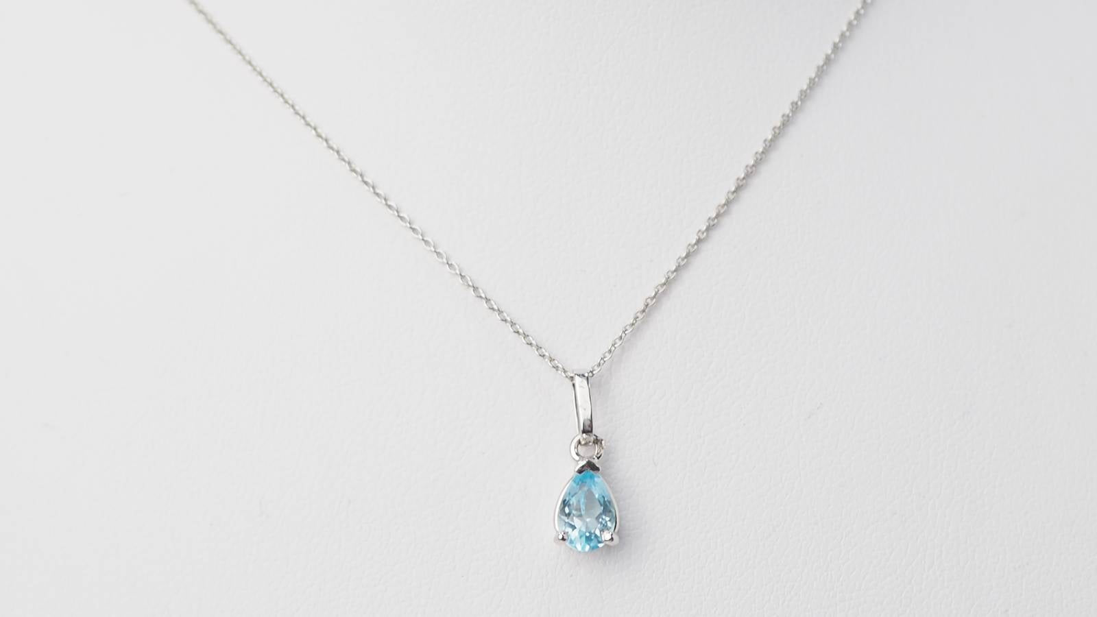 Collier solitaire en or blanc 