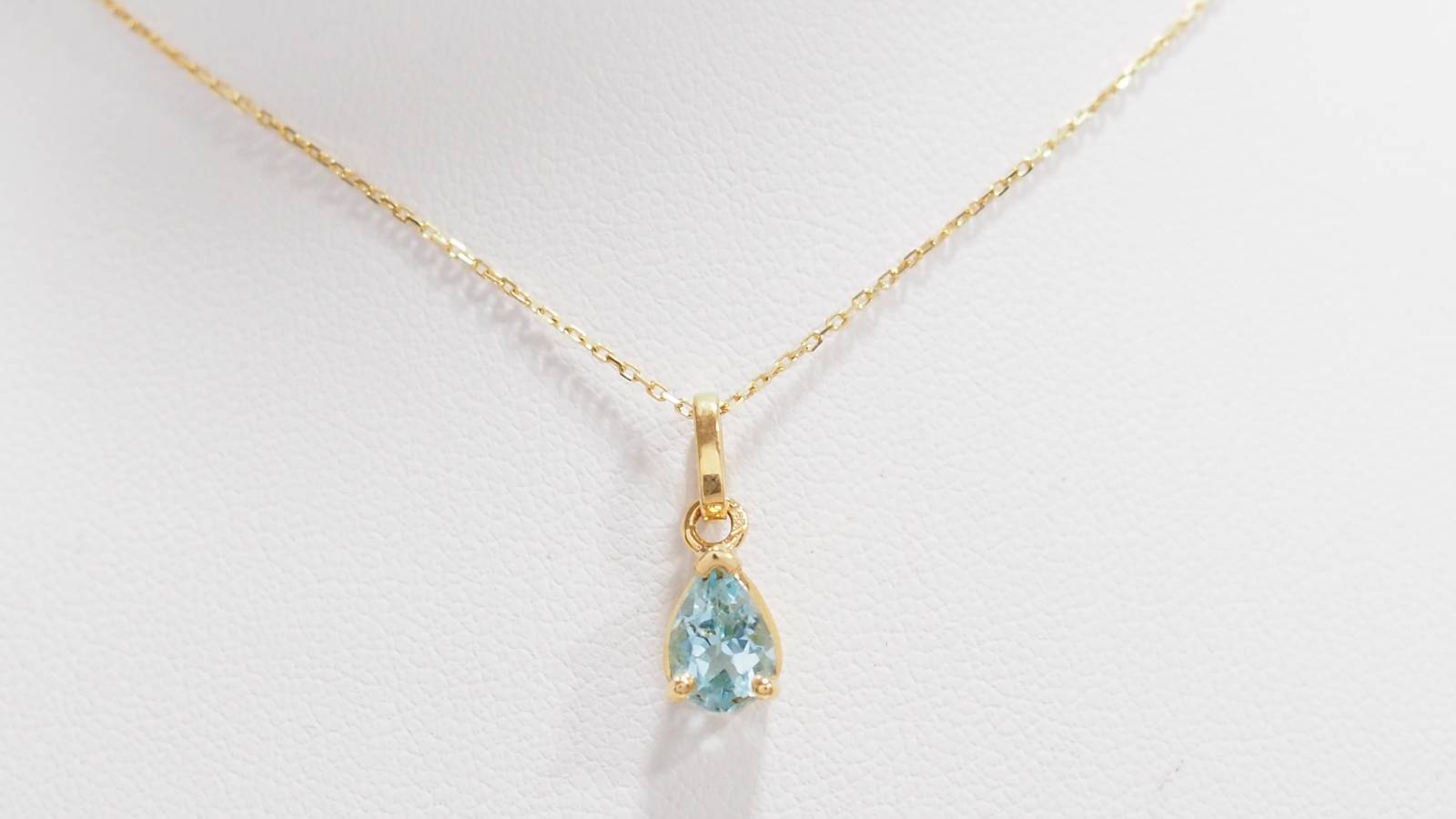 Collier topaze bleue