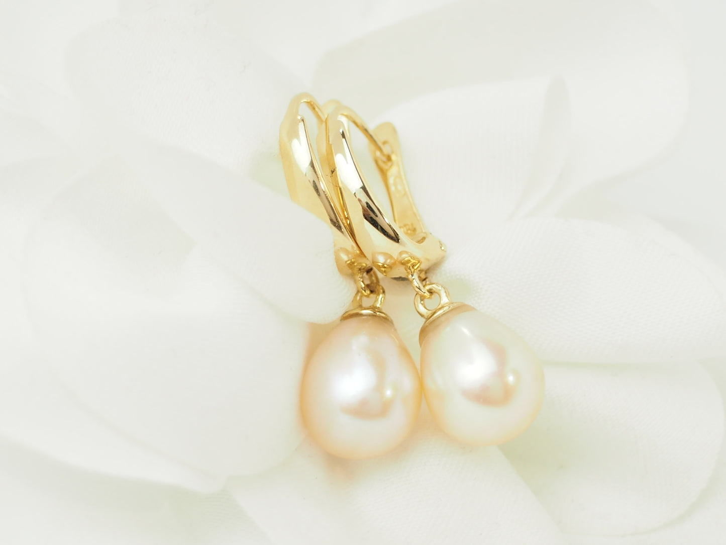 Boucles d’oreilles en Or Jaune et Perles de Culture