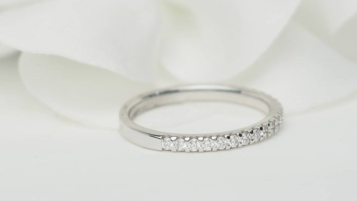 Demi alliance en or blanc et diamants 0.25ct