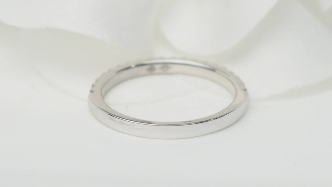 Demi alliance en or blanc et diamants 0.25ct