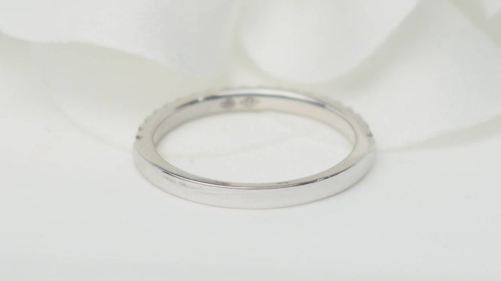 Demi alliance en or blanc et diamants 0.25ct